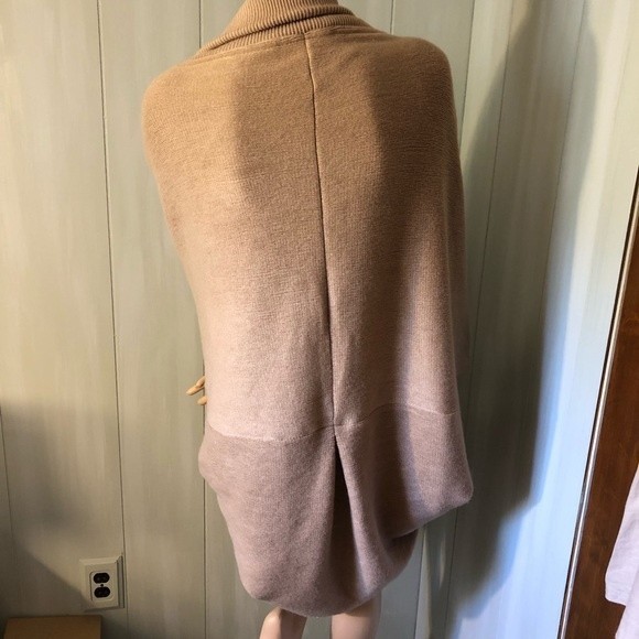 Marvelush for layers by Lizden, M/L, tan cardigan - Picture 8 of 9